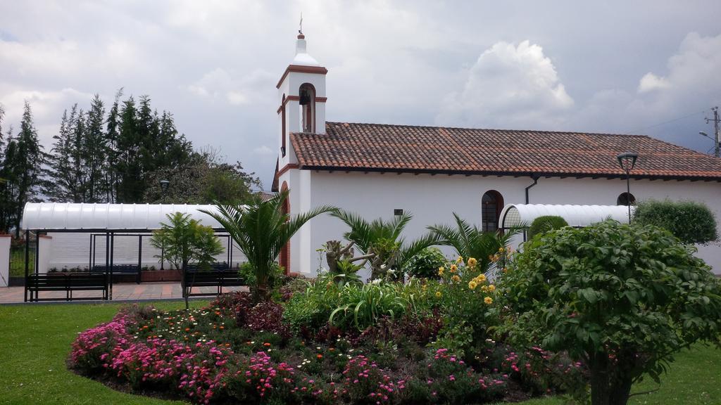 Hostal El Parque Tababela Exterior foto